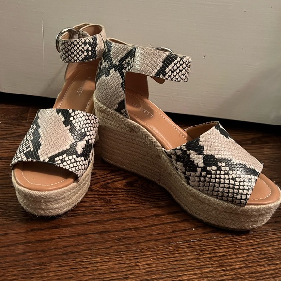 Nine West Platform Wedges - Picture 2 of 4